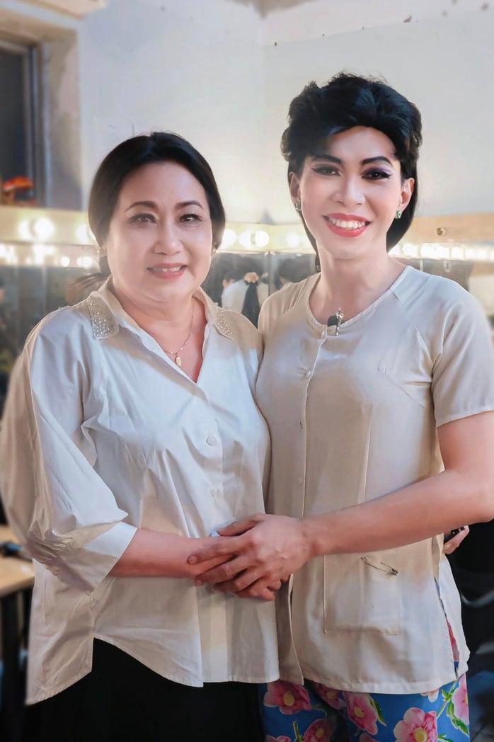 Thanh Hằng xem