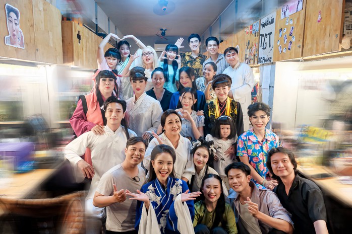 Thanh Hằng xem