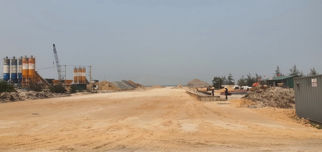 Năm 2026, Sở Xây dựng Quản Trị phấn đấu giải ngân tối đa khoảng 845/1.123 tỷ đồng trong năm 2026 (tương đương 75% số vốn). Theo Sở Xây dựng Quảng Trị, Dự án có quy mô đầu tư lớn, tiến độ xây lắp là 22 tháng, để hoàn thành giải ngân được 75% số vốn Ngân sách Trung ương trong thời gian khoảng 9 tháng còn lại của năm 2026 không chỉ đòi hỏi sự quyết tâm, nỗ lực tối đa của chủ đầu tư và các nhà thầu thi công mà phụ thuộc rất lớn vào tiến độ bàn giao mặt bằng của các địa phương.