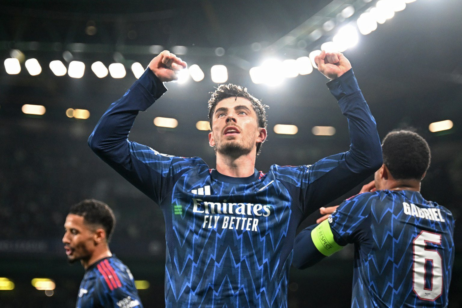 www_thesun_co_uk david raya arsenal merayakan tim 1072018126.jpg
