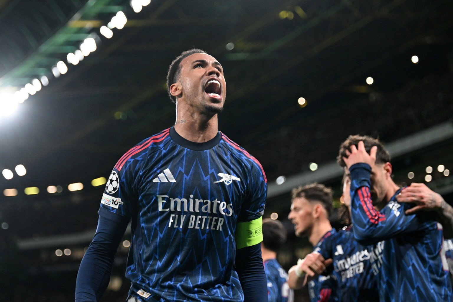 www_thesun_co_uk david raya arsenal merayakan tim 1072018126 (1).jpg
