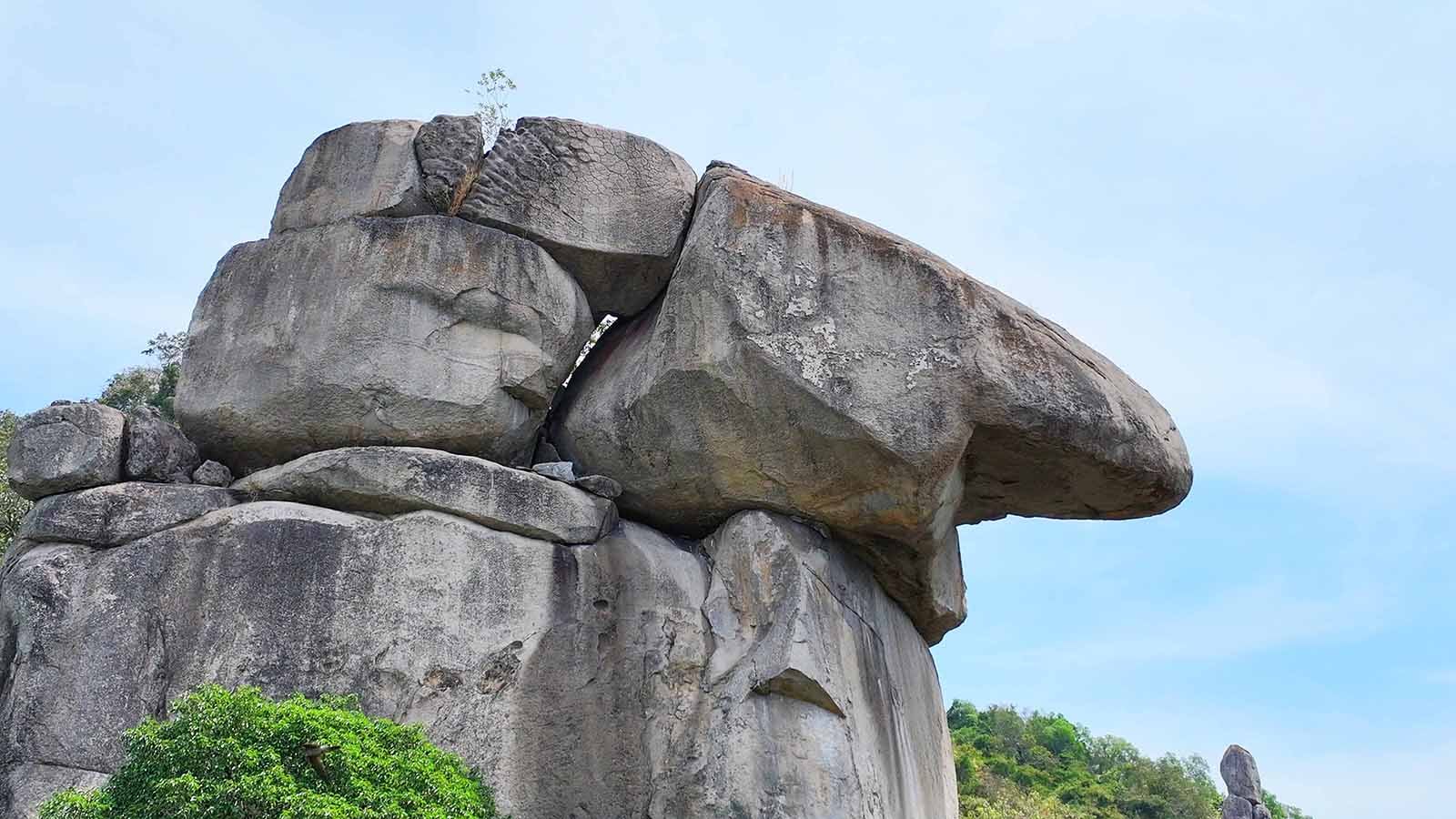 Pemandangan Gunung Ket dari dekat dari atas.