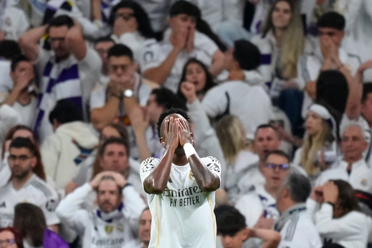 Vinicius bị người hâm mộ Real Madrid la ó phản đối - Ảnh 1.