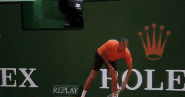 Medvedev sloeg zijn racket opnieuw kapot na een verpletterende ...