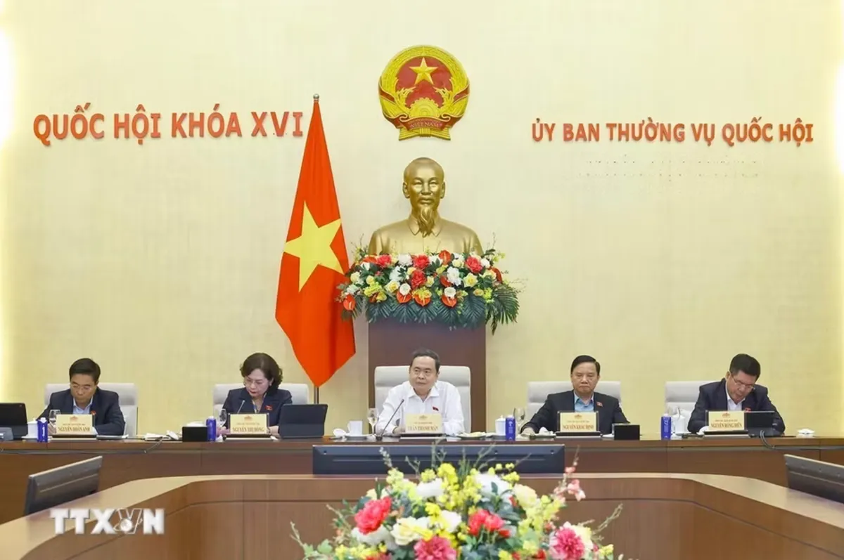 Thống nhất trình Quốc hội giảm mạnh thuế xăng dầu - Ảnh 1.