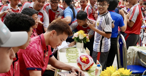 Hoang Duc en Van Lam inspireren anderen in het programma 
