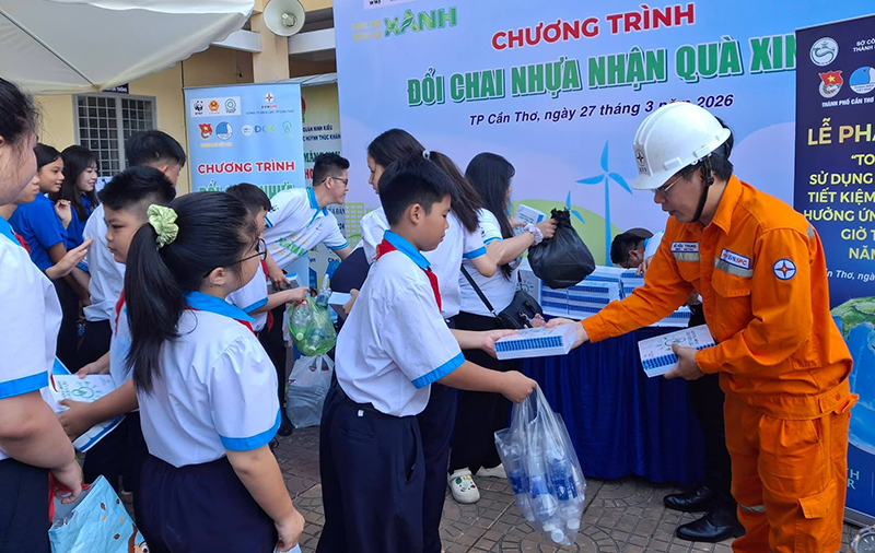 Xung kích, tình nguyện vì Cần Thơ xanh - sạch - đẹp