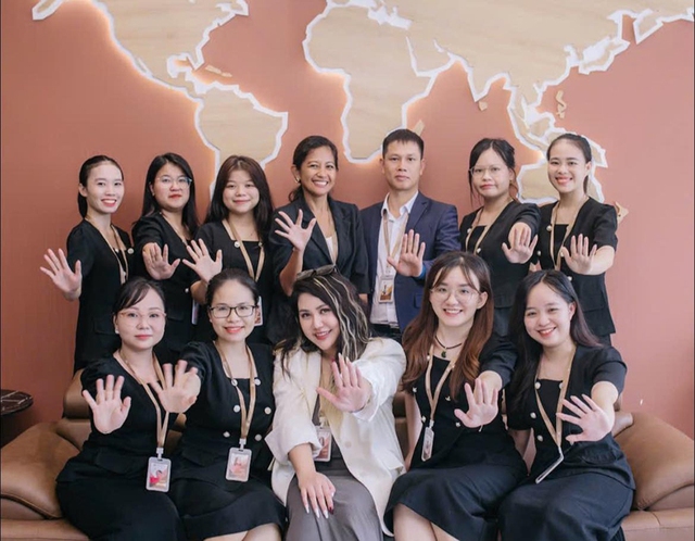 Thời trang công sở gen Z không còn là 'đồng phục'?- Ảnh 1.