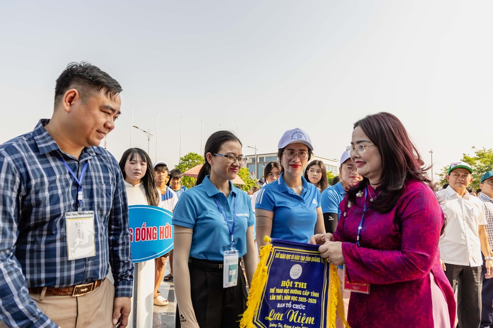 Cerimonia di apertura della competizione sportiva scolastica provinciale di Quang Tri - Foto 2
