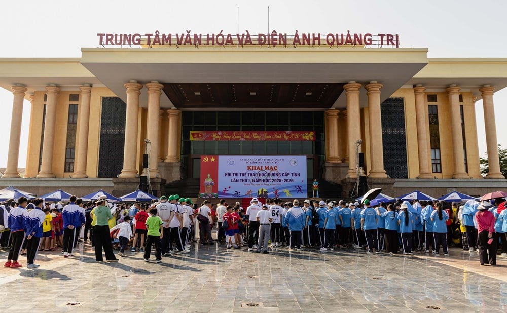 Cerimonia di apertura della competizione sportiva scolastica provinciale di Quang Tri - Foto 1