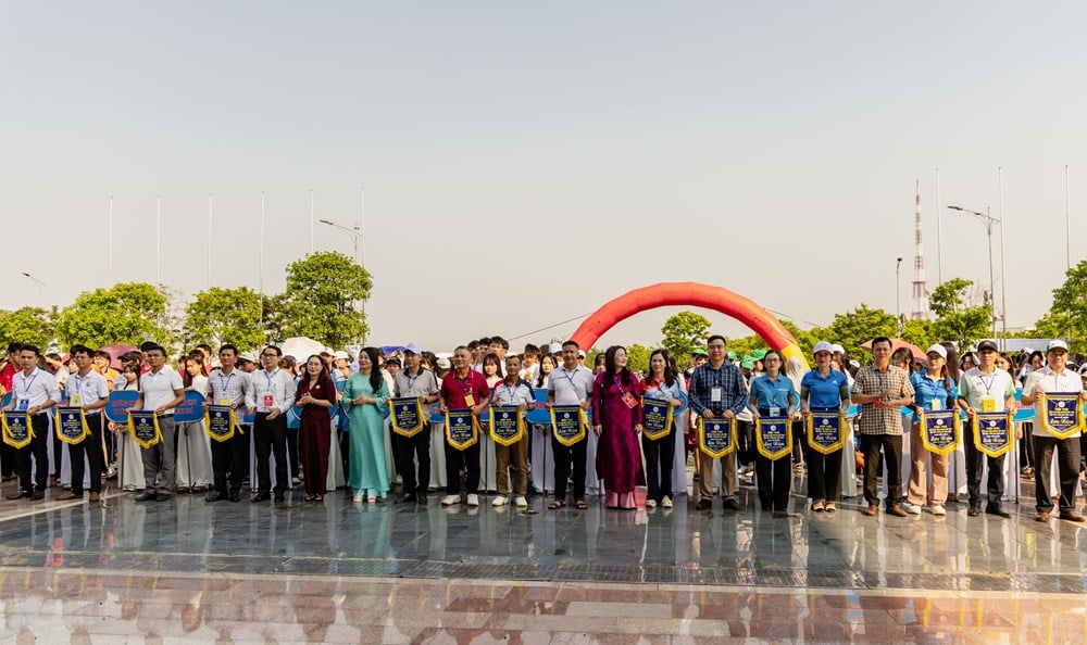 Cerimonia di apertura della competizione sportiva scolastica provinciale di Quang Tri - Foto 3