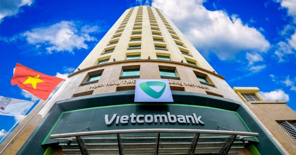 Vietcombank verlaagt de rentetarieven en werkt samen met anderen om de economische problemen te verl