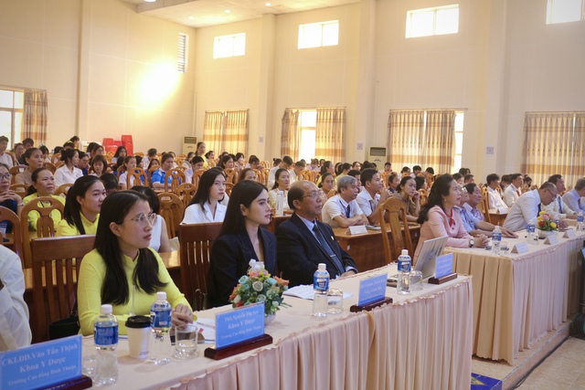 Esperto medico: La respirazione controllata aiuta a regolare lo stress - Immagine 2. Chuyên gia y tế: Hô hấp có kiểm soát giúp điều hòa stress- Ảnh 2.