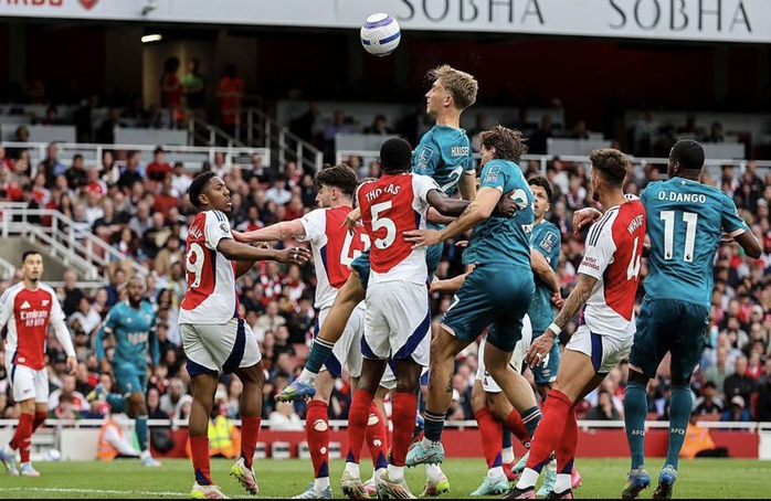 Arsenal បង្កើនល្បឿនការប្រជែងដណ្តើមពានរង្វាន់ - រូបភាពទី 1។ Arsenal tăng tốc đua vô địch - Ảnh 1.