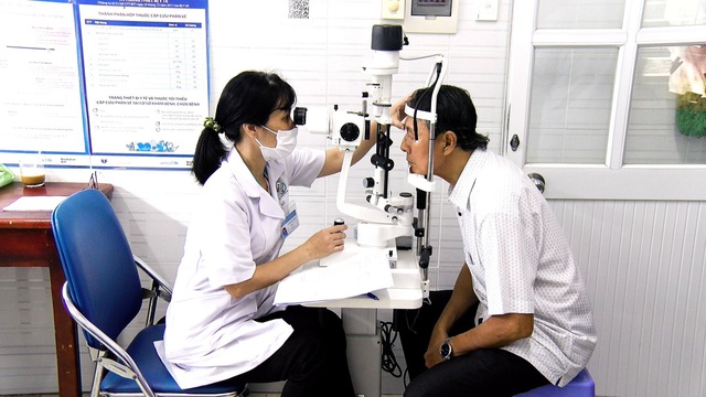 Ho Či Minovo Město naléhavě dokončuje plán na bezplatné zdravotní prohlídky pro své občany - Foto 2. TPHCM khẩn trương hoàn thiện đề án khám sức khỏe miễn phí cho người dân- Ảnh 2.