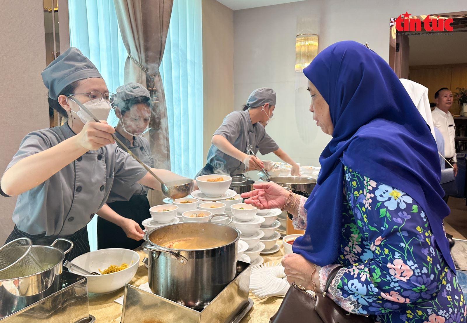 Promuovere la cultura e la cucina malese presso il pubblico vietnamita. Chú thích ảnh