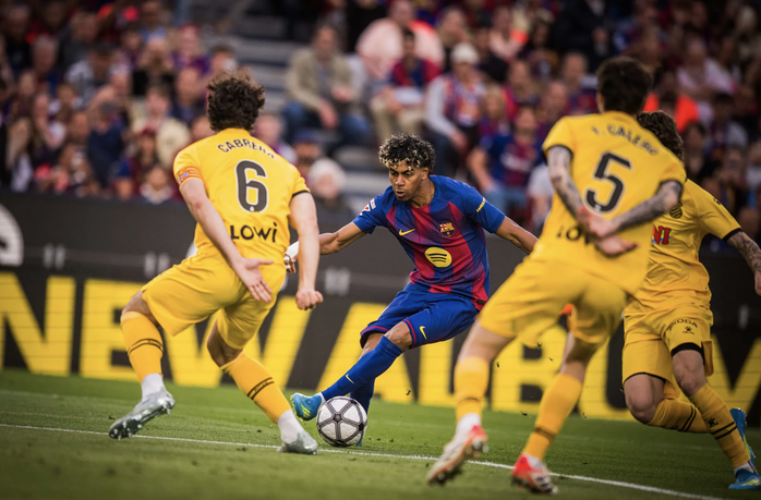 Barcelona đại thắng derby Catalan, áp sát ngôi vô địch La Liga - Ảnh 1.