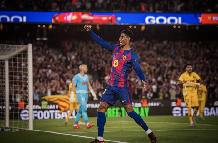 Barcelona đại thắng derby Catalan, áp sát ngôi vô địch La Liga - Ảnh 5.