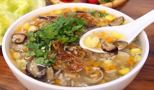 Ricetta per un piatto che aiuta ad abbassare gli enzimi epatici nelle persone con livelli elevati di enzimi epatici - Immagine 2. Công thức món ăn cho người men gan cao, giúp hạ men gan - Ảnh 2.