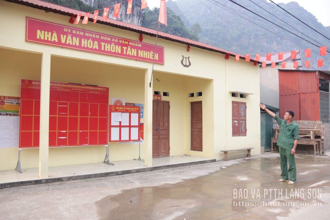 Le centre culturel du village de Tan Nhien a été rénové, modernisé et doté d'installations supplémentaires afin de répondre aux critères du nouveau programme de développement rural.