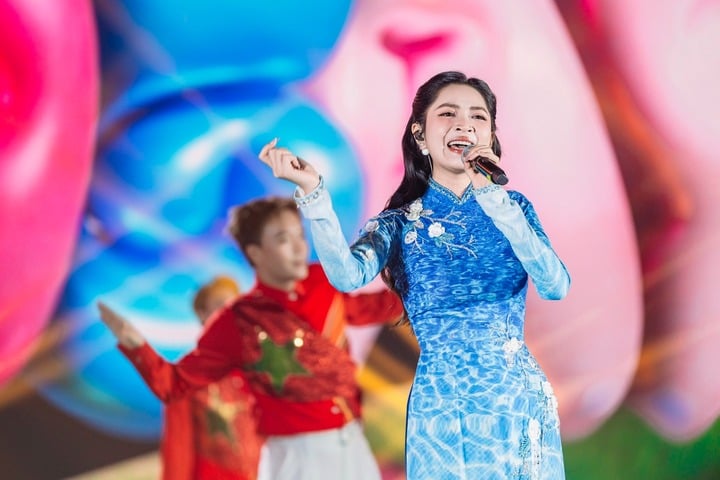 La cantante Duyen Quynh una volta dovette scusarsi per essere stata sorpresa a cantare in playback.