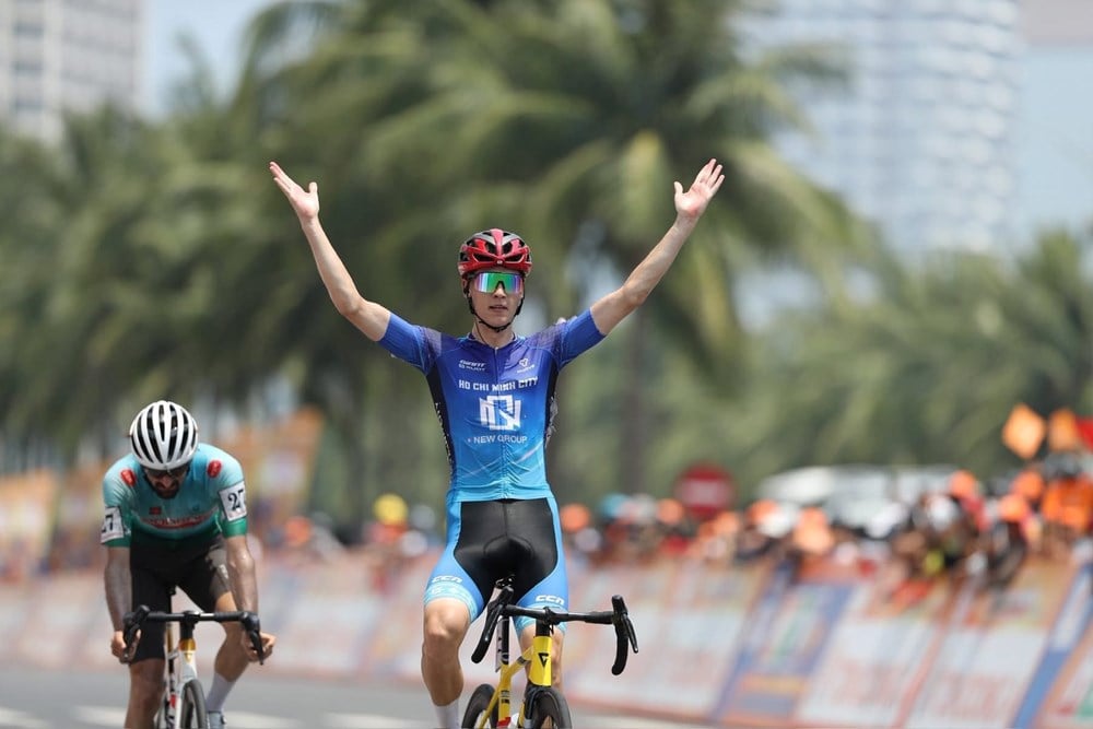 Titelwechsel nach dem Rennen um die Bezwingung des Hai-Van-Passes – Foto 4