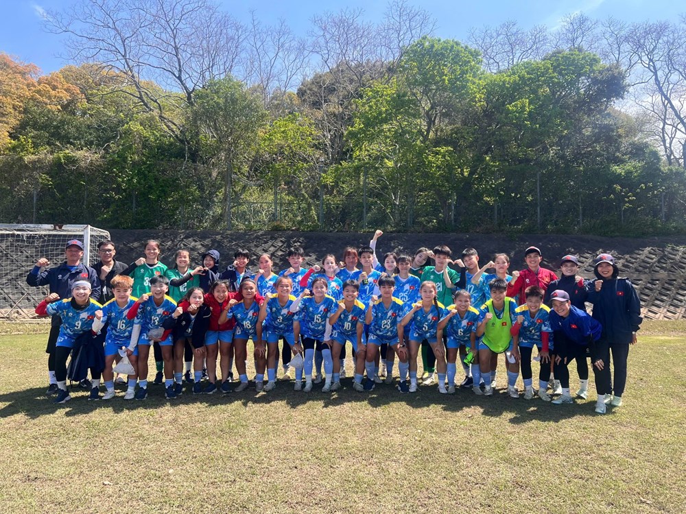 ทีมฟุตบอลหญิงรุ่นอายุไม่เกิน 17 ปีของเวียดนามได้เสร็จสิ้นการเก็บตัวฝึกซ้อมและเดินทางกลับเพื่อเตรียมตัวสำหรับการแข่งขันฟุตบอลชิงแชมป์เอเชียรอบสุดท้าย