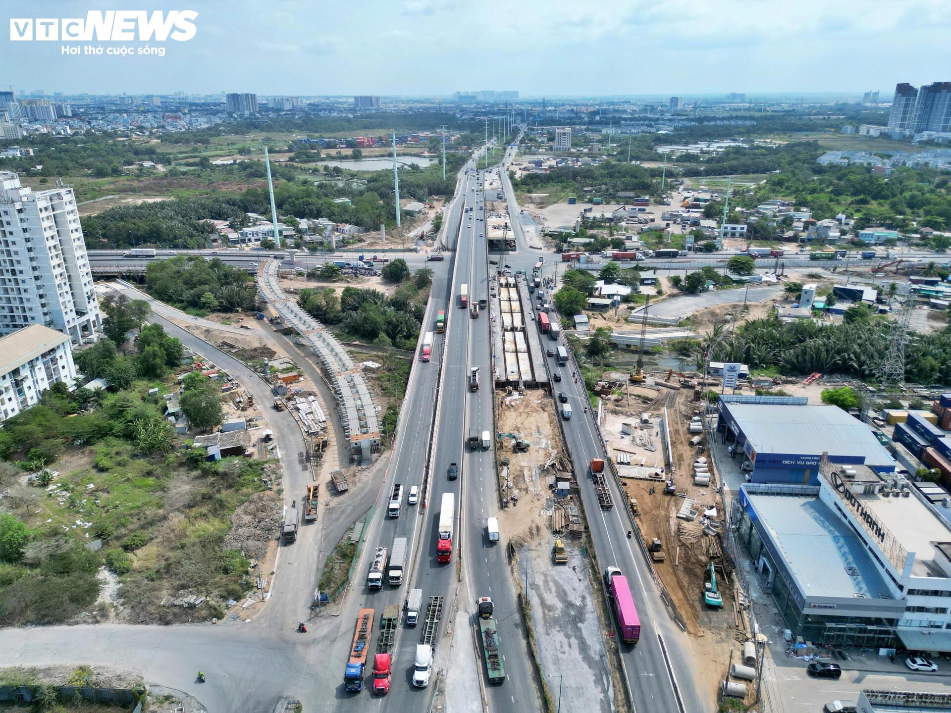 Qual è lo stato attuale del progetto di interscambio a quattro livelli a Ho Chi Minh City? - 2