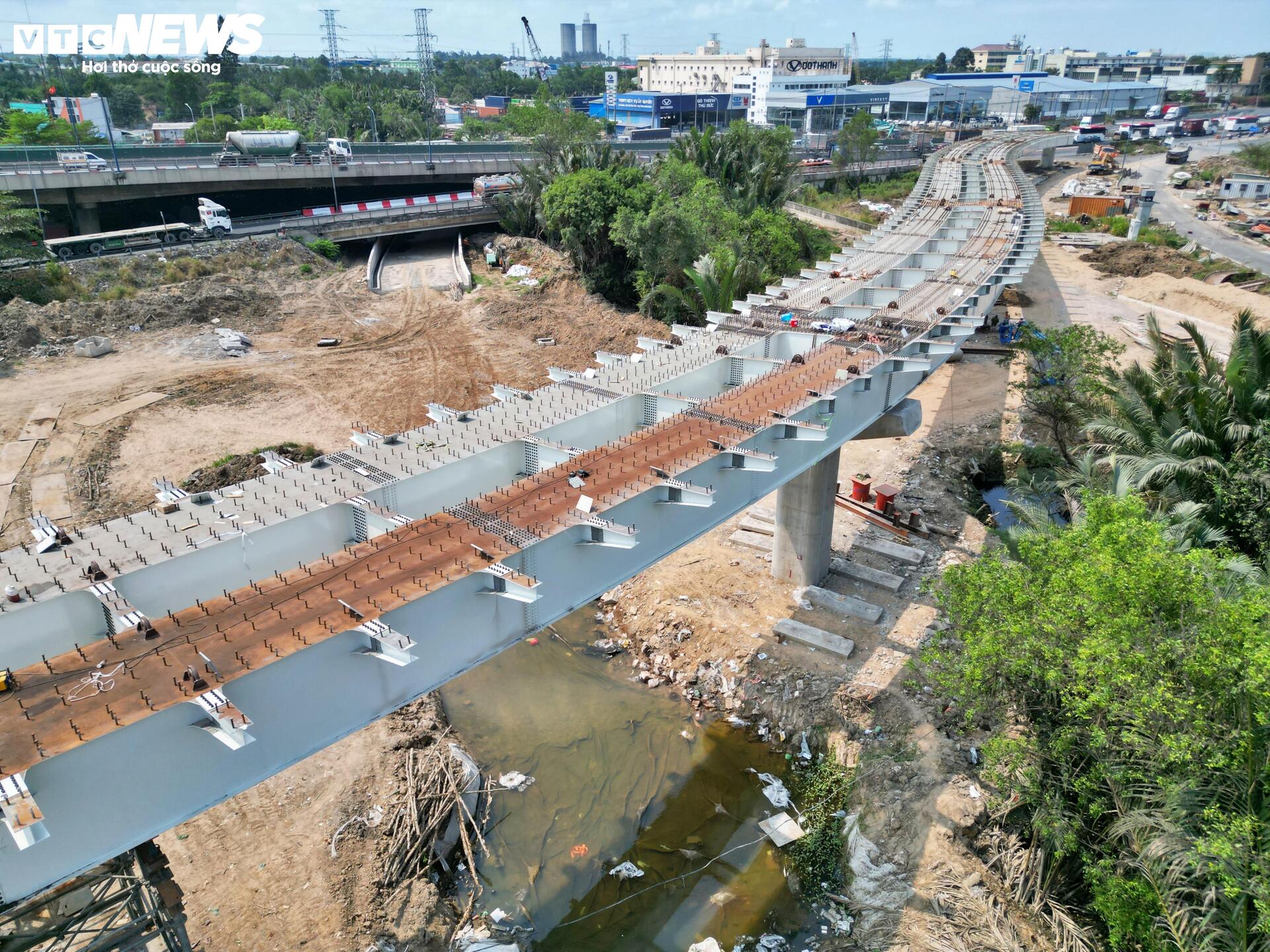 Qual è lo stato attuale del progetto di interscambio a quattro livelli a Ho Chi Minh City? - 7