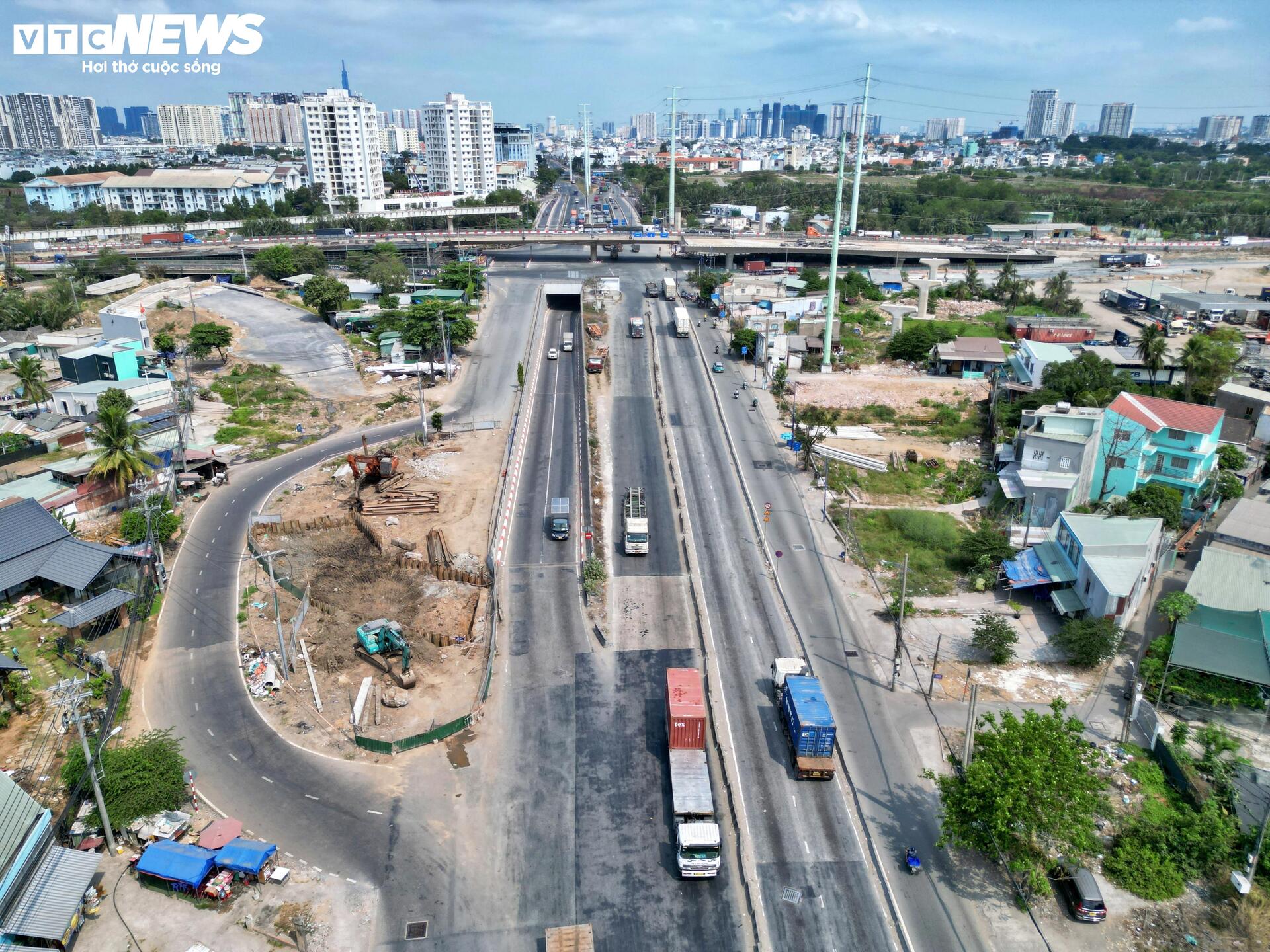 Qual è lo stato attuale del progetto di interscambio a quattro livelli a Ho Chi Minh City? - 9