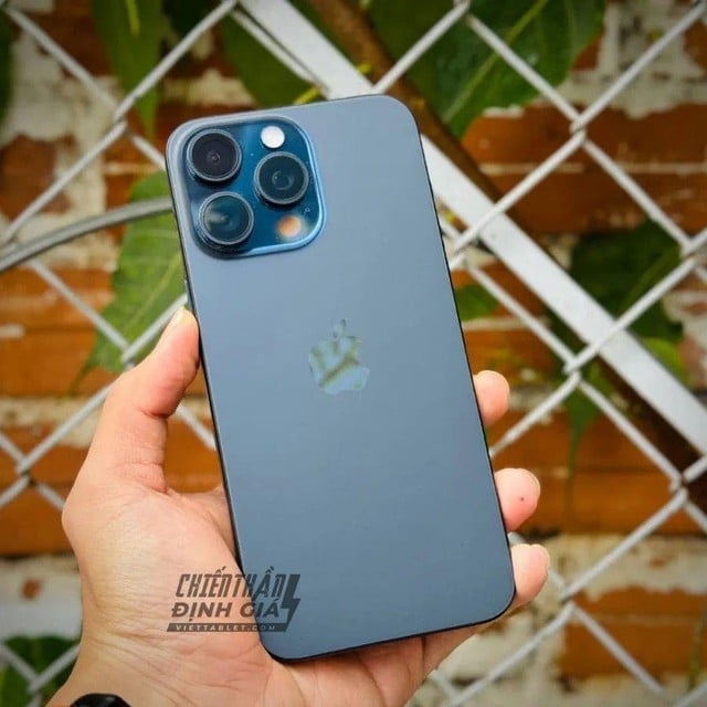 Tháng mấy iPhone 15 Pro Max và iPhone 16 Pro Max giảm giá mạnh nhất? - Ảnh 2.