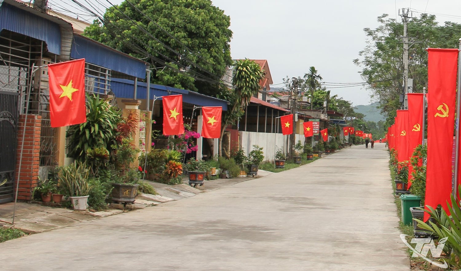 ถนนคอนกรีตเรียบลื่นที่ปูด้วยแผ่นหินก็มอบประสบการณ์ที่น่ารื่นรมย์เช่นกัน