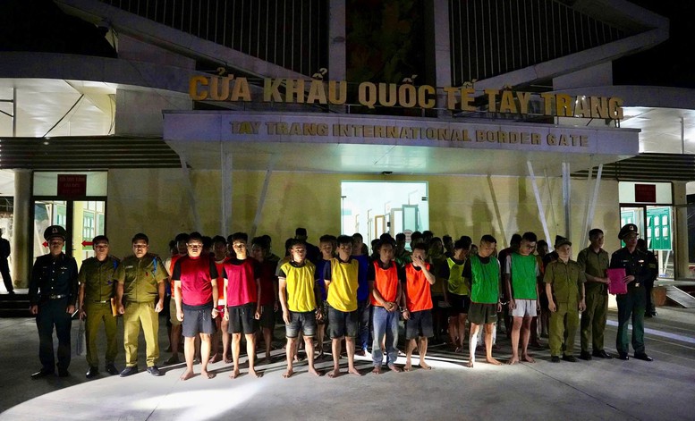 Triệt phá đường dây lừa đảo công nghệ cao xuyên quốc gia, bắt 55 đối tượng- Ảnh 1.
