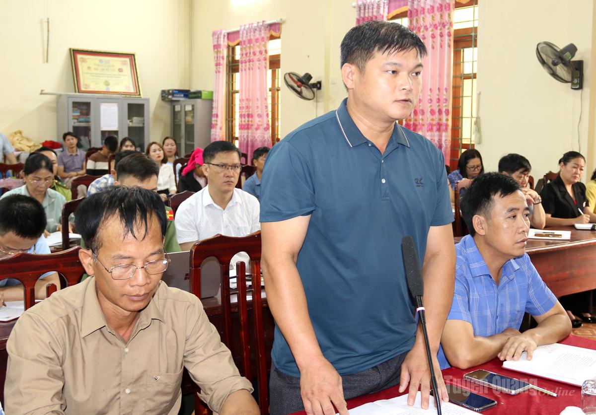 Gli elettori del comune di Hong Thai hanno presentato i loro suggerimenti e raccomandazioni durante la riunione.