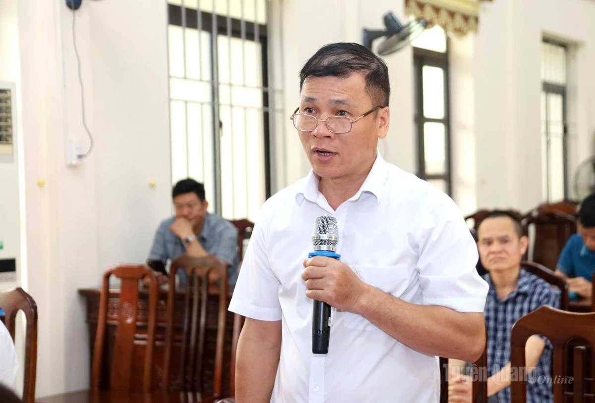 Gli elettori del comune di Thuan Hoa hanno espresso preoccupazioni in merito alle infrastrutture, all'elettricità e ai materiali da costruzione.