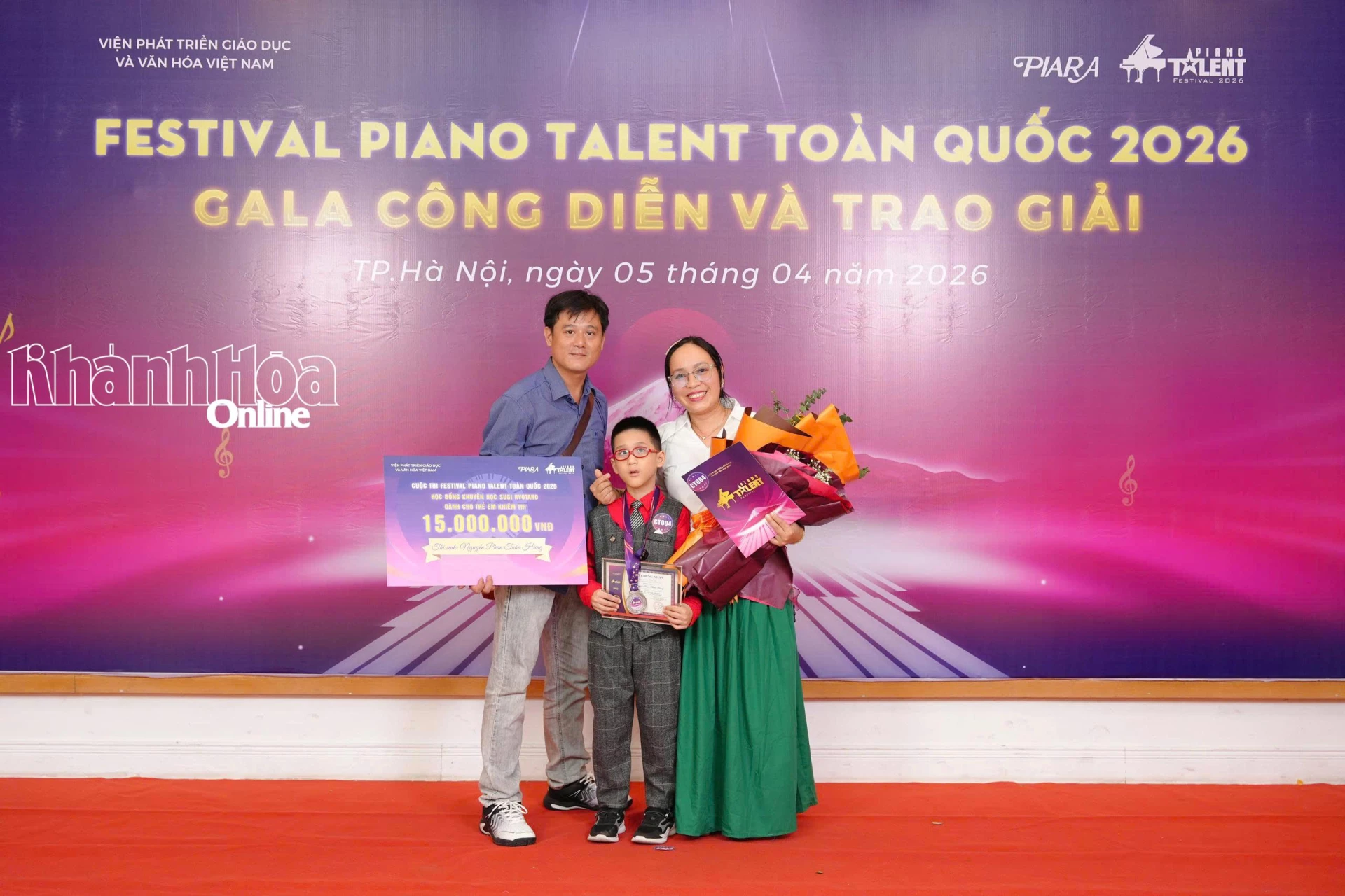 Tuấn Hùng nhận huy chương bạc Festival Piano Talent toàn quốc 2026.