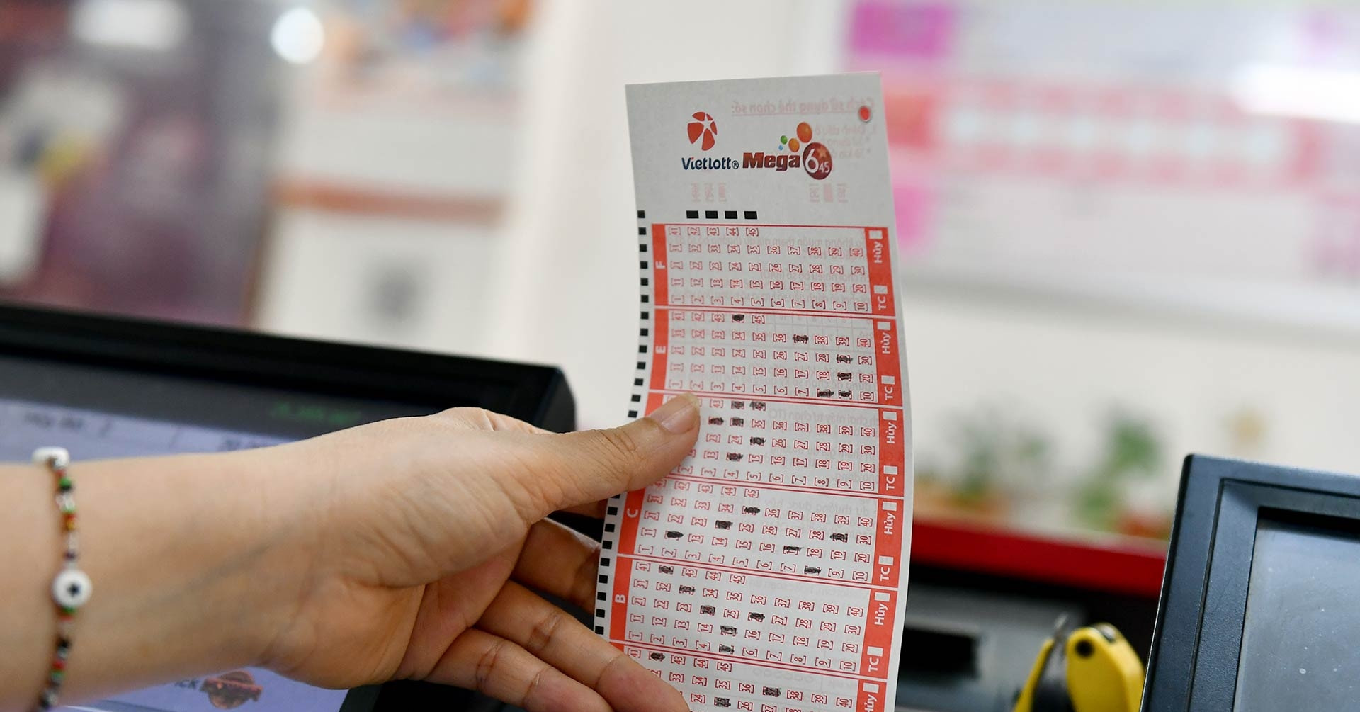 Vietlott results today, April 17th: 16 winning tickets for the first ...