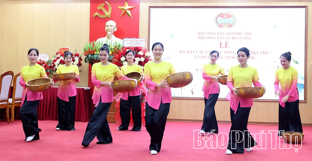 Lancio del Millionaire Farmers Club nella comune di Hy Cuong.