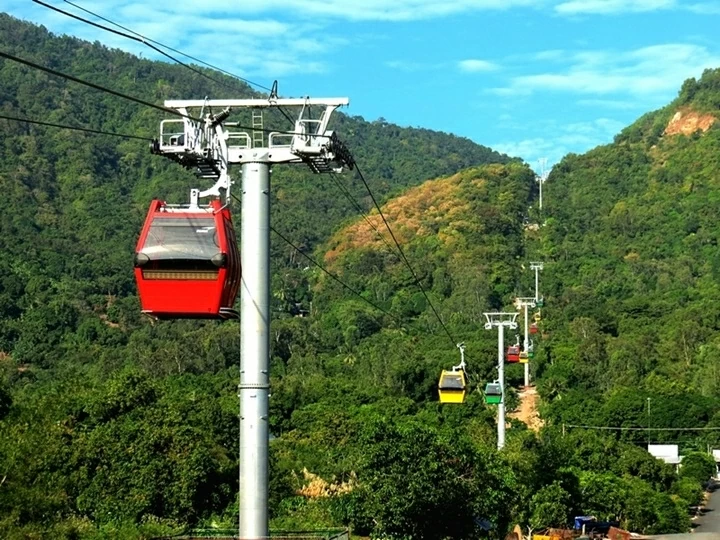 Cáp treo, phương tiện vận chuyển hiện đại đang nỗ lực từng ngày thay đổi diện mạo du lịch Núi Cấm