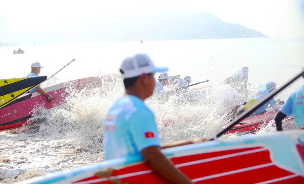Over 120 athletes competed in the SUP (Stand-Up Paddleboarding) race in ...