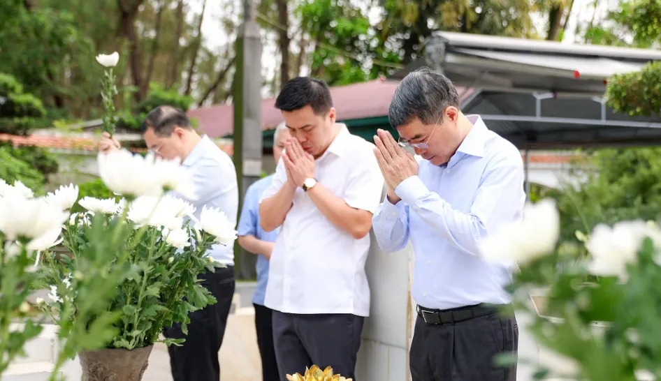 Thủ tướng Lê Minh Hưng dâng hương tại Ngã ba Đồng Lộc - Ảnh 3.
