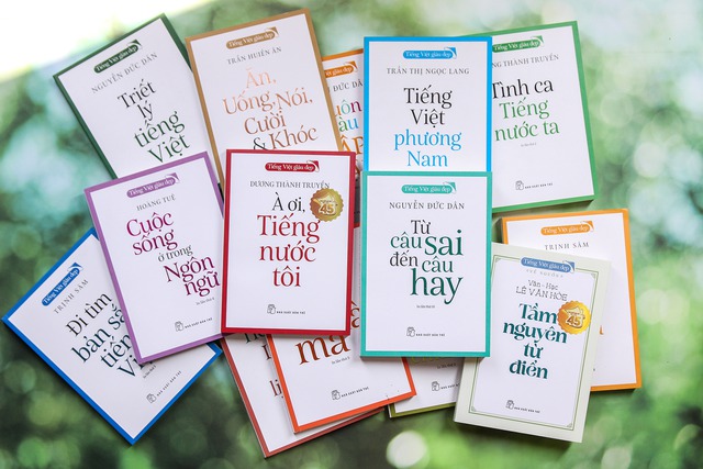 Temukan 'Bahasa Vietnam: Aneh Namun Akrab' untuk lebih memahami masa kini melalui masa lalu - Foto 3. Khám phá 'Tiếng Việt lạ mà quen' để thông qua xưa càng hiểu nay- Ảnh 3.
