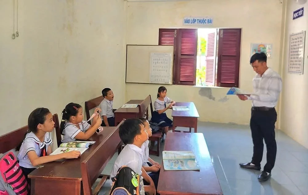 Spreading a love of books to students on Song Tu Tay Island.