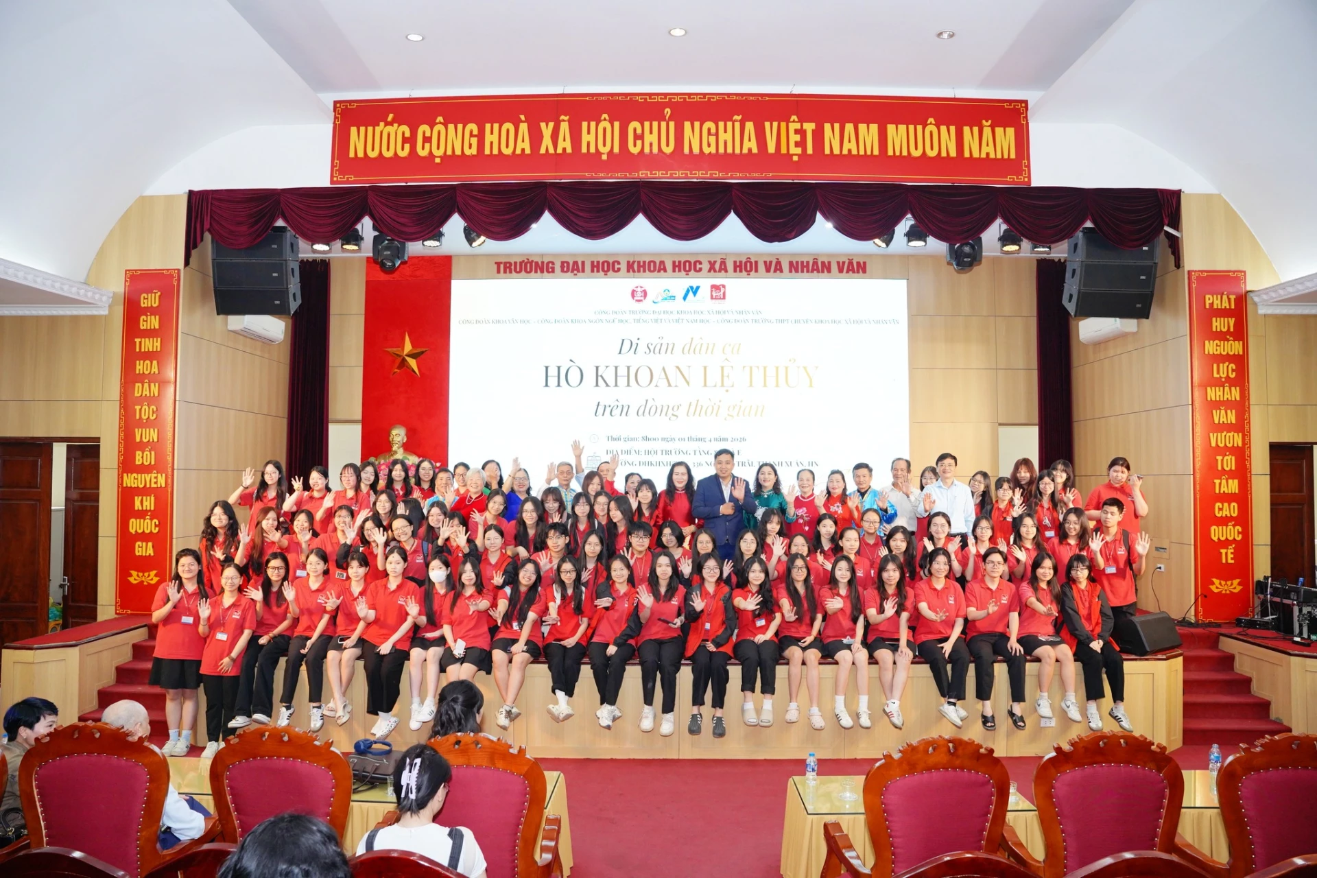อิทธิพลที่แพร่หลายของคนหนุ่มสาวบนแพลตฟอร์มโซเชียลมีเดียเป็น
