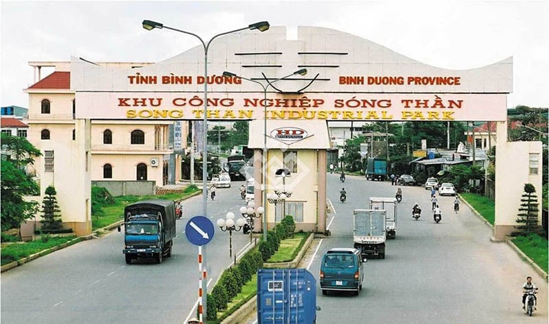 นิคมอุตสาหกรรมซงถันส่งผลให้ราคาที่ดินในอำเภอดีอันสูงขึ้นอย่างมาก Khu công nghiệp Sóng Thần kéo giá đất Dĩ An tăng mạnh.