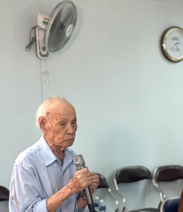 Umělci a spisovatelé sdílejí příběhy o strýci Ho - Foto 2. Văn nghệ sĩ kể chuyện viết về Bác- Ảnh 2.