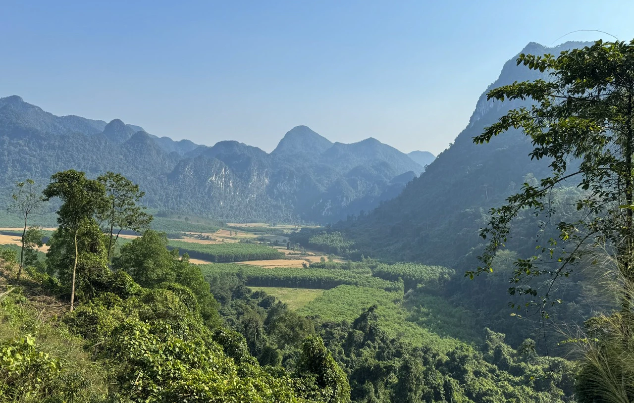 Der Nationalpark Phong Nha-Ke Bang weist extrem unwegsames Gelände auf, was die Waldpatrouille und den Schutz des Waldes sowie die Waldbrandprävention und -bekämpfung erschwert. – Foto: N.H.