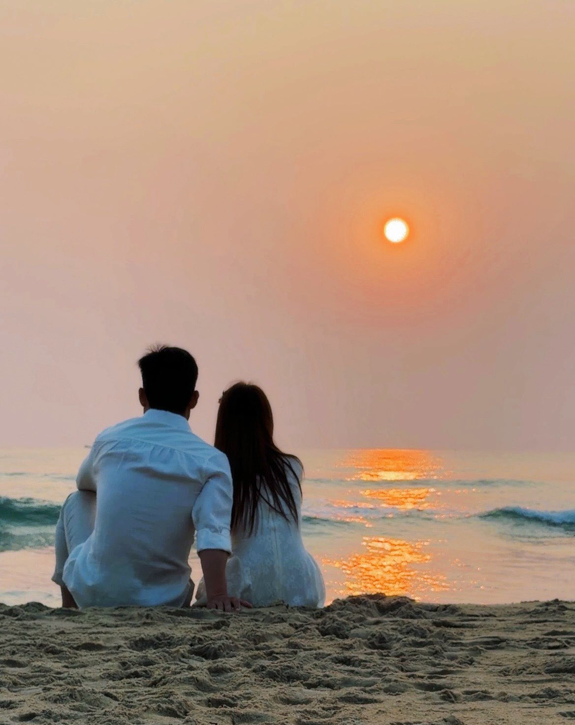 https://static-images.vnncdn.net/vps_images_publish/000001/000003/2026/4/24/hoa-minzy-khoe-hanh-phuc-ngot-lim-ben-dai-uy-thang-van-cuong-211.jpeg