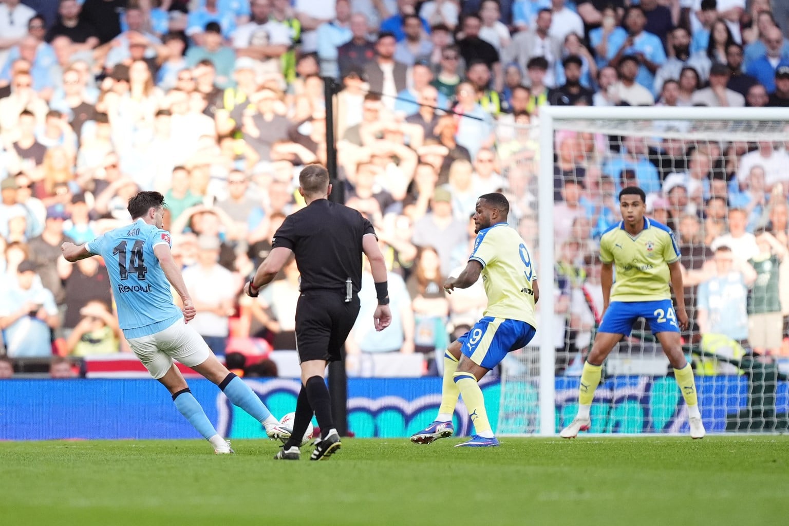 www_thesun_co_uk menjaringkan gol kedua pasukan Emirates 1076196680 (1).jpg