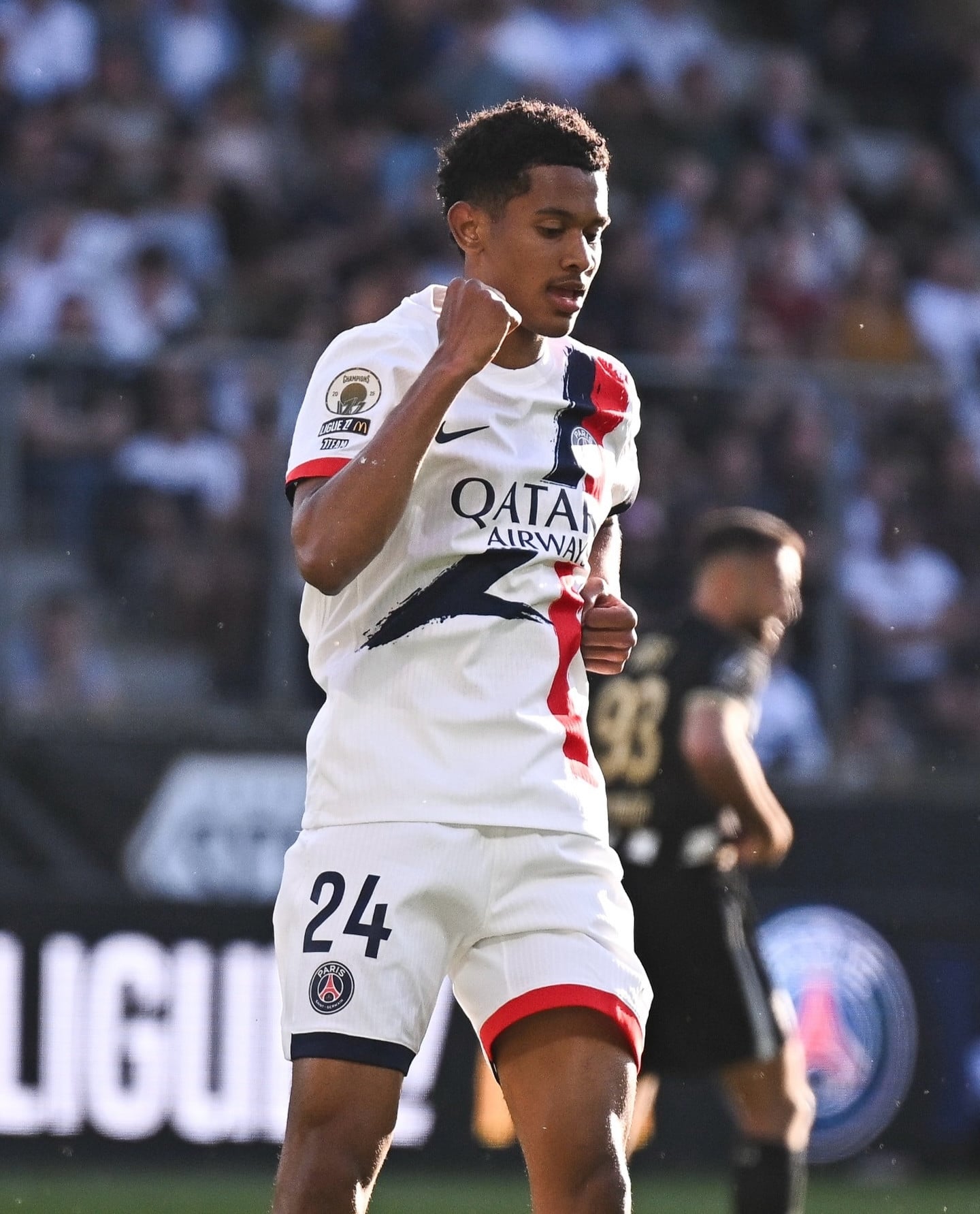 https://static-images.vnncdn.net/vps_images_publish/000001/000003/2026/4/26/psg-chay-da-hoan-hao-truc-dai-chien-bayern-munich-o-c1-219.jpg
